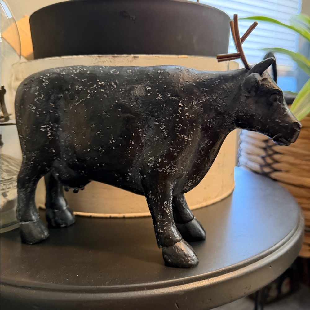 Lnwot small Black Distressed cow figure with gold horns.